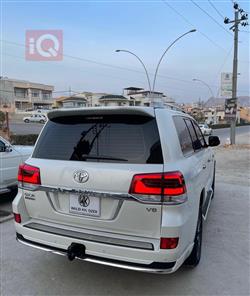 تۆیۆتا لاند کروزەر